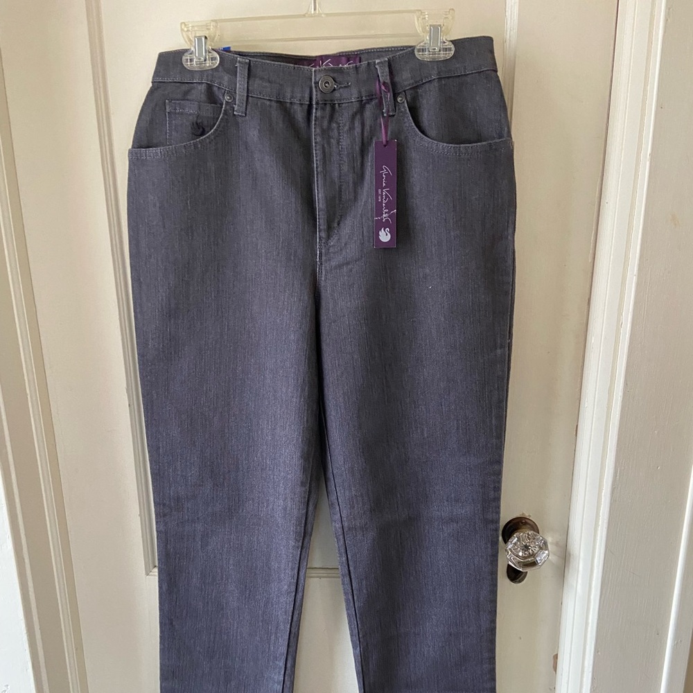 NWT Gloria Vanderbilt “Amanda Grey Rinse"  Stretch Jeans
